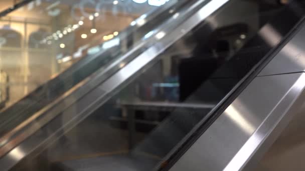 Primo Piano Della Scala Mobile Del Centro Commerciale Movimento Dei — Video Stock