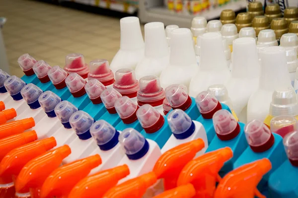 Üst üste plastik şişe renk.