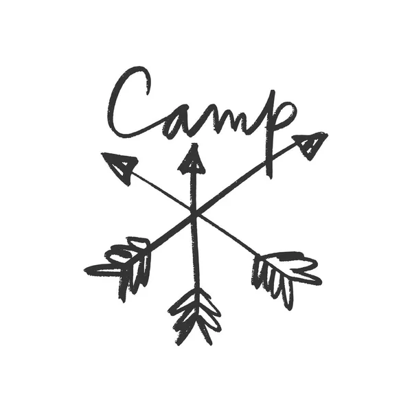 Dibujado Mano Divertido Elegante Logotipo Del Campamento Hipster Con Flechas — Vector de stock
