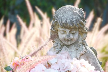 Heykel dekorasyon çim sahası ile