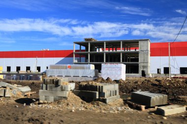 İnşaat ve büyük lojistik merkezi, iç dolgu ve kaplama başlatma işlemi