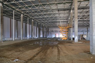 İnşaat ve büyük lojistik merkezi, iç dolgu ve kaplama başlatma işlemi