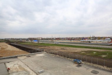 İnşaat ve büyük lojistik merkezi, iç dolgu ve kaplama başlatma işlemi