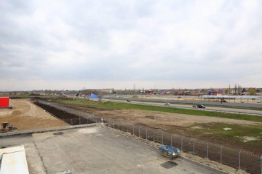 İnşaat ve büyük lojistik merkezi, iç dolgu ve kaplama başlatma işlemi