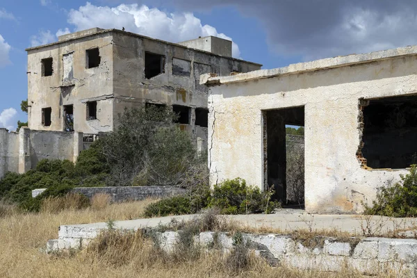 Famagusta, Kıbrıs terk edilmiş binalarda. Sırasında Kıbrıs Harekâtı 1974 yılında sakinleri, Türk kontrolü altına girdi ve bu terk edilmiş kalmıştır ve işgali, Türk Silahlı Kuvvetleri hiç beri altında kaçtı. 