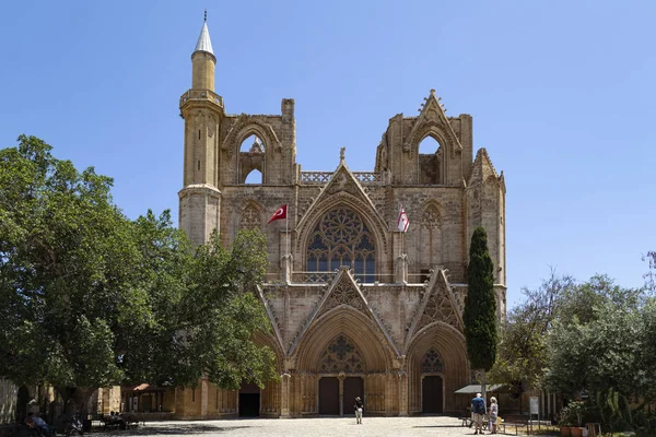 Famagusta içinde Kuzey Kıbrıs Türk Cumhuriyeti (KKTC) - aslında 14. yüzyıl Gotik Katedrali Lala Mustafa Paşa Camii.