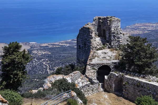 北キプロス トルコ共和国北キプロス キプロス共和国の北東部で Karpasia の山の高い豆城の遺跡 — ストック写真