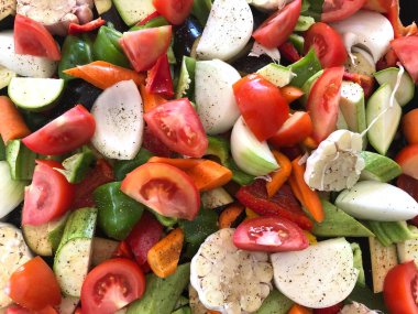 Çiğ sebze kıyılmış taze yemek