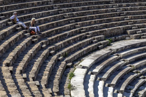 Туристи Римський Амфітеатр Саламіні Турецької Республіки Північного Кіпру Трпк — стокове фото