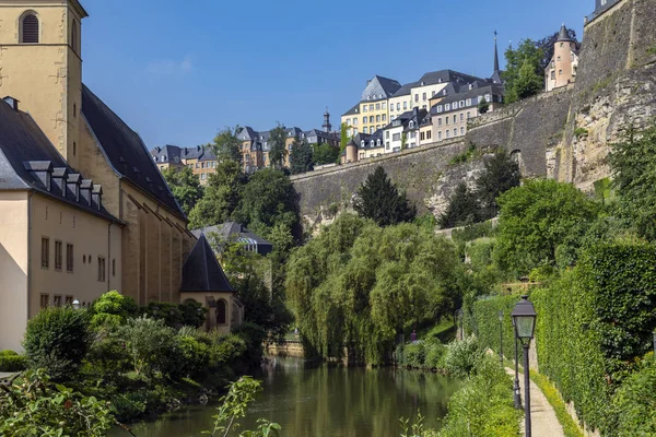 Luxembourg City Ville Luxembourg Falak Régi Város Látogatóink Grund Terület — Stock Fotó