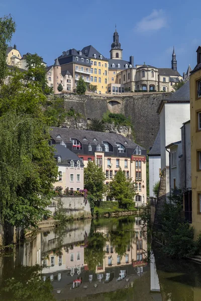 Luxembourg City Ville Luxembourg Falak Régi Város Látogatóink Grund Terület — Stock Fotó