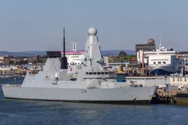 HMS elmas bir türü 45 ya da cesur-sınıf hava savunma yokeden İngiliz Kraliyet Donanması var. 2007'de piyasaya. Burada göbek tersane Portsmouth İngiltere'nin güney sahilleri üzerinde demirleyen görülen.