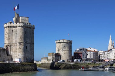 La Rochelle Fransa Poitou-Charentes bölgesinde kıyısında. 