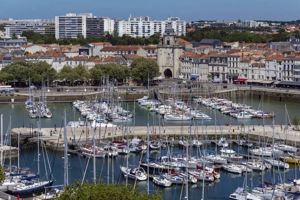 フランスのポワトゥー シャラント地方の海岸のラロシェルの旧港の高レベル ビュー — ストック写真