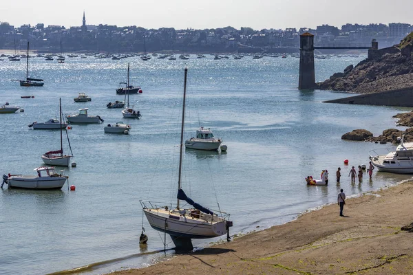 Άμπωτη Στο Solidor Προκυμαία Στην Λιμάνι Του Saint Malo Στη — Φωτογραφία Αρχείου