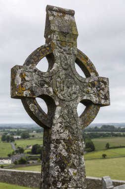 Bir Kelt haçı, Cashel Rock County Tipperary İrlanda Cumhuriyeti Cashel köyü yakınındaki tarihi bir site.