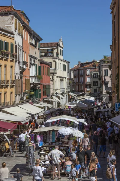 Venedik Talya Venedik Lagünü Burano Adası Üzerinde Yoğun Bir Sokak — Stok fotoğraf