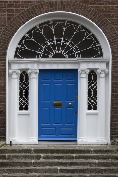 Una Las Famosas Puertas Dublín Típico Del Diseño Muchas Puertas — Foto de Stock