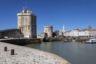 La Rochelle Fransa Poitou-Charentes bölgesinde kıyısında. 