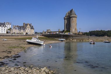 Tour de Solidor Solidor sahildeki Fransa Brittany Kuzey Sahil üzerinde Saint Malo bağlantı noktası olarak düşük gelgit