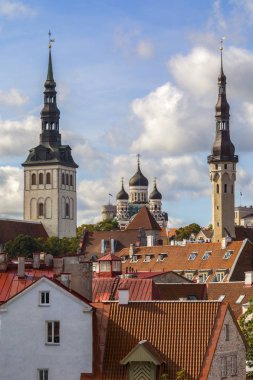 Tallinn Estonya manzarası. Üç kilise vardır, St Nicholas Kilisesi, Alexander Nevsky Katedrali ve kilisenin Kutsal Ruh'un.