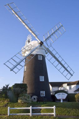 Maudsley köyü Norfolk Güney Doğu İngiltere'nin üzerinde Stow Windmill