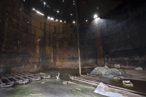 Dentro Los Restos Oxidados Tanque Metal Una Antigua Estación Ballenera — Foto de Stock