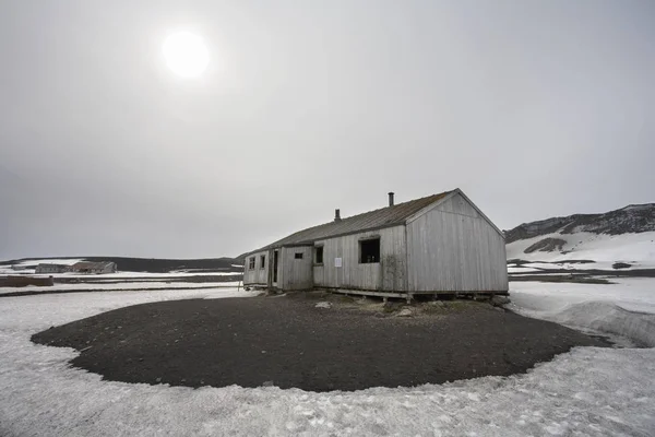 Verlassene Holzhütten Der Alten Walfangstation Auf Einer Insel Der Antarktis Stockfoto