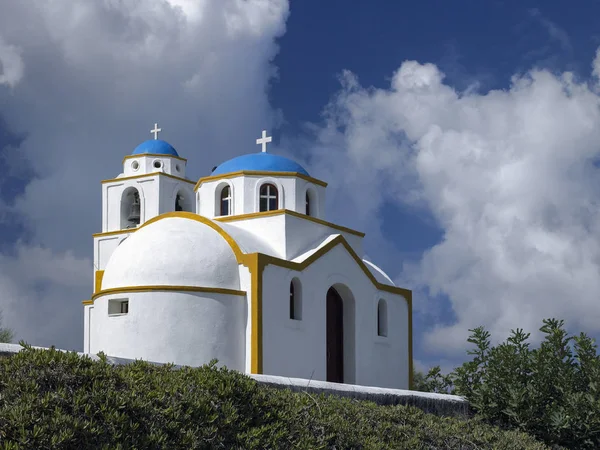 Řecká pravoslavná církev na ostrově Santorini - Řecko — Stock fotografie