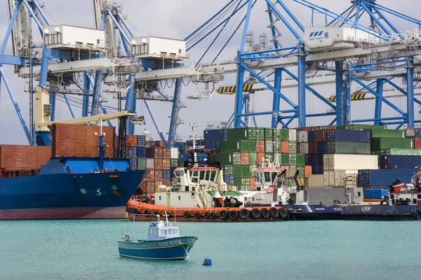 Malta Freeport - Container port in Pretty Bay - Malta — Stock Photo, Image