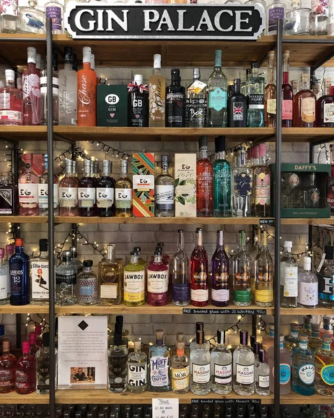 A Gin Palace - A Large Collection of Gins — Stock Photo, Image