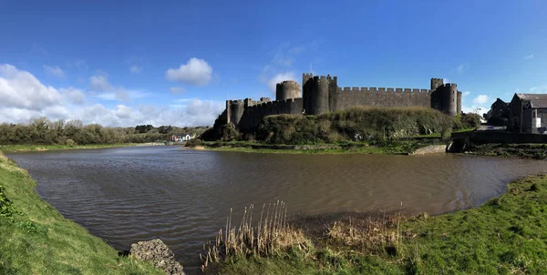 Castillo de Pembroke - Pembrokeshire - Gales Imágenes de stock libres de derechos