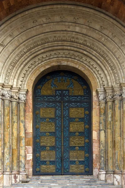 Portes principales de la nouvelle cathédrale - Cuenca - Equateur — Photo