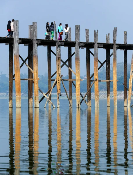 U-Bein Bridge-Amarapura nära Mandalay-Myanmar — Stockfoto