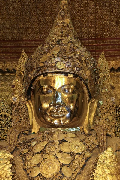 Махар Мьят Муни Будда - Мандалай - Мьянма — стоковое фото