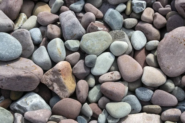 Småsten på en stenstrand — Stockfoto