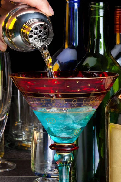 Pouring Cocktail Cocktail Shacker — Stock Photo, Image