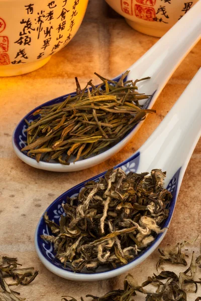 Zwei Arten Von Chinesischem Grüntee — Stockfoto