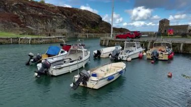 Birleşik Krallık 'ın kuzey Galler' deki Anglesey adasının kıyılarındaki Amlwch limanı.