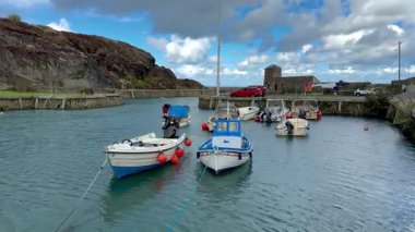Birleşik Krallık 'ın kuzey Galler' deki Anglesey adasının kıyılarındaki Amlwch limanı.