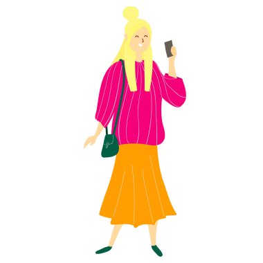 Akıllı telefon ve manifatura tutan genç kadın, konuşan, selfie çekerken.