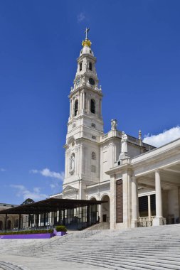 Fatima Kutsal bazilika tespih ve onun colonnade dahil olmak üzere bir görünümünü