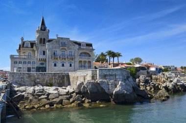 Cascais bay taşlı shore
