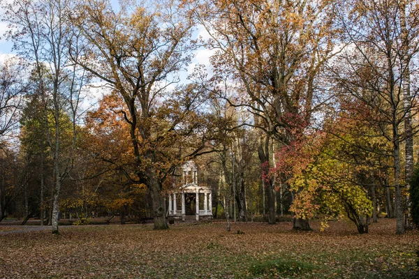 Älska Holmen Paviljong Kemeri Landskapspark Lettland — Stockfoto