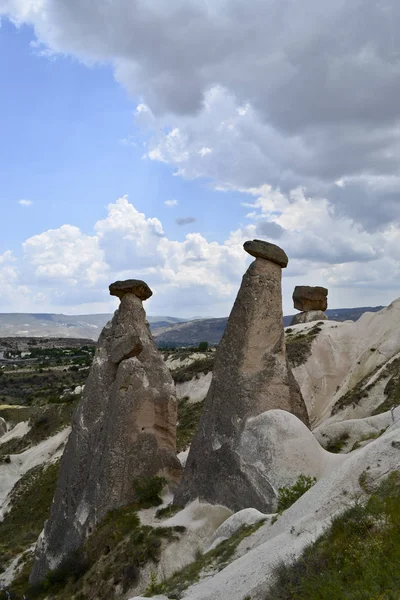 Pohled Kappadokie Rozeklanou Hornatou Krajinou Sopečného Tuffstone Poblíž Gorem — Stock fotografie