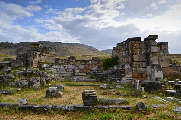 Ερείπια Της Αρχαίας Ρωμαϊκής Πόλης Ιεράπολη Βρίσκεται Στις Θερμές Πηγές — Φωτογραφία Αρχείου