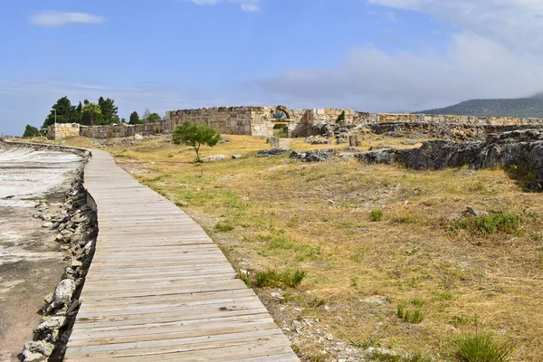 Ερείπια Της Αρχαίας Ρωμαϊκής Πόλης Ιεράπολη Βρίσκεται Στις Θερμές Πηγές — Φωτογραφία Αρχείου