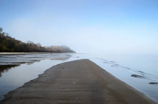 Uma Vista Uma Praia Dia Nebuloso Autumn Latvia Jurmala — Fotografia de Stock