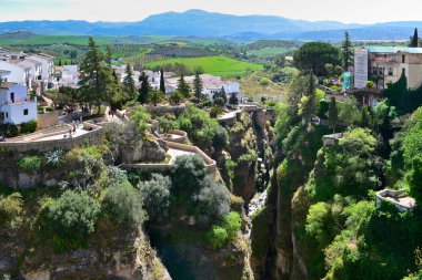 İspanya 'nın Ronda kentinin panoramik bir görüntüsü
