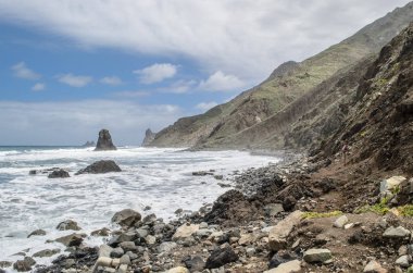 Benijo beach, Tenerife, Kanarya Adaları yakınındaki kayalık sahil şeridi görünümü